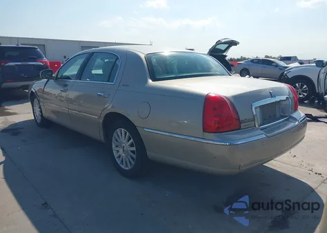 2004 Lincoln Town Car Signature из США, поврежденный, VIN 1LNHM81W44Y617901